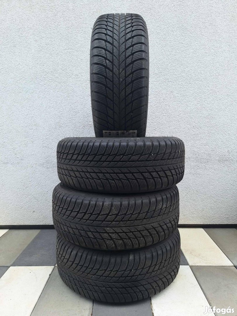225/55 r17 Bridgestone LM001 közel új állapotú téligumi DOT2623