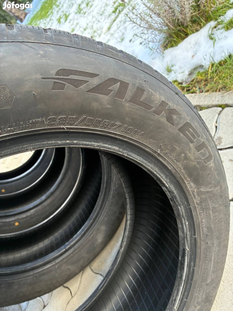 22555 r17 Falken téligumi