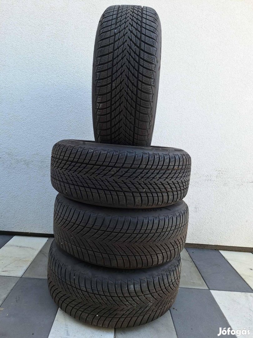 225/55 r17 Goodyear Performancegrip 3 téligumi DOT4024