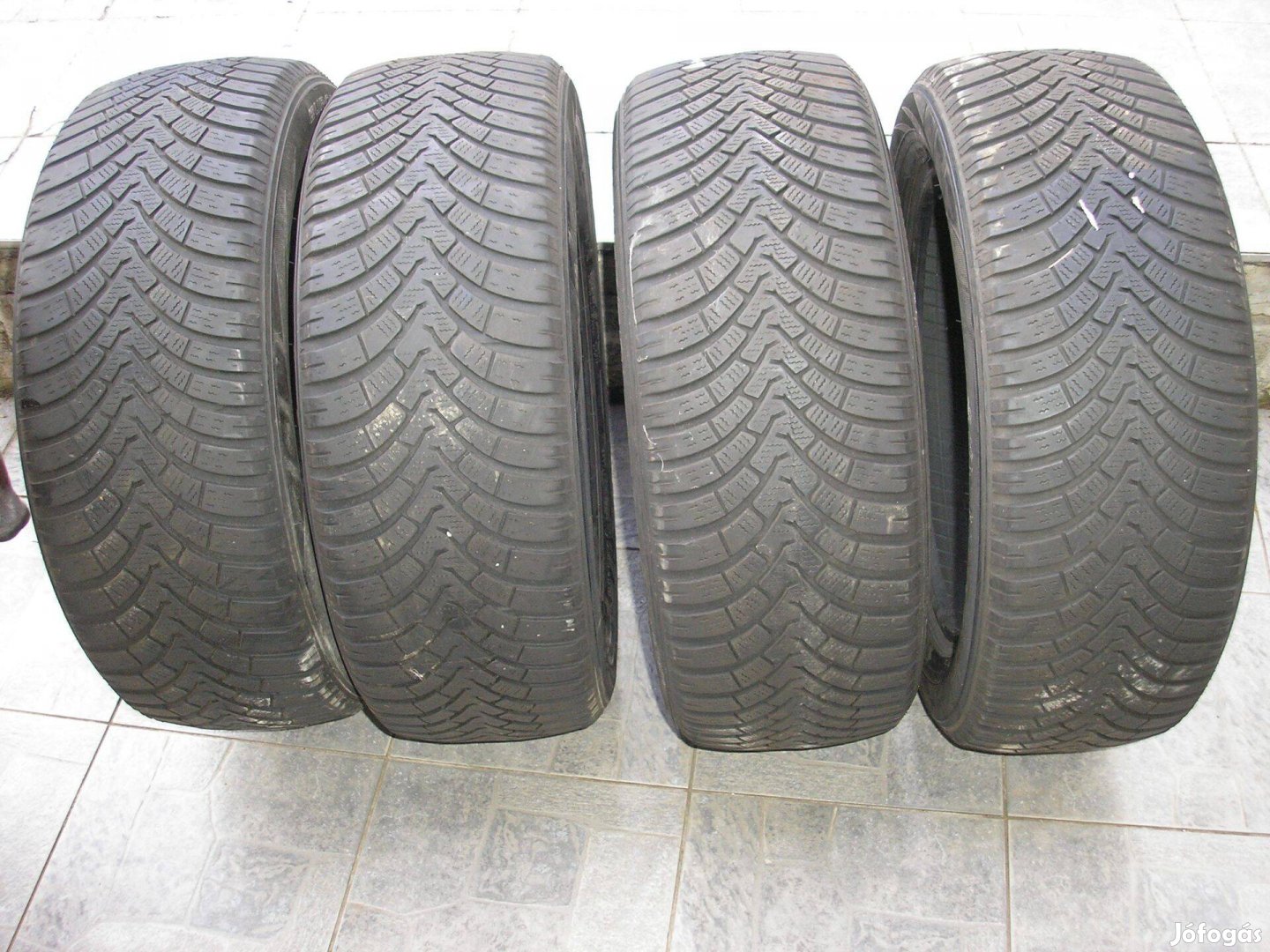 225/55 r 18-as Falken téligumi garnitúra eladó
