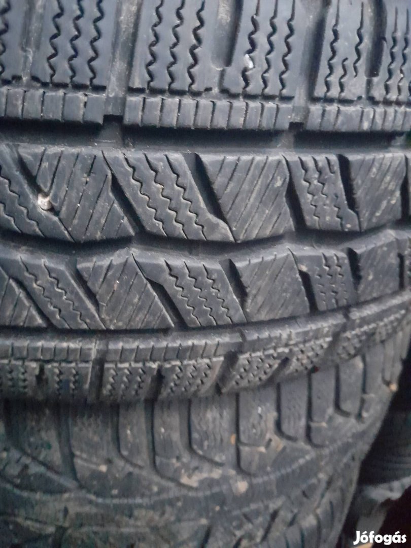 225/55r17C Hankook téligumik