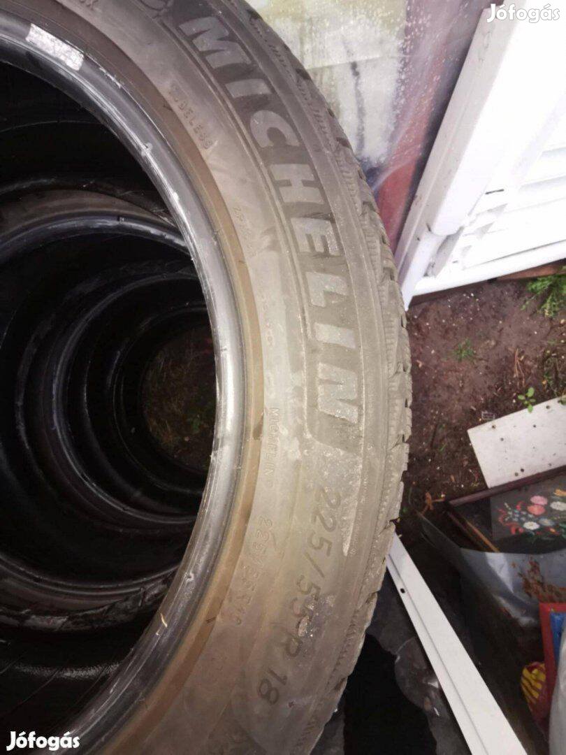 225/55r18 téli gumi garnitúra