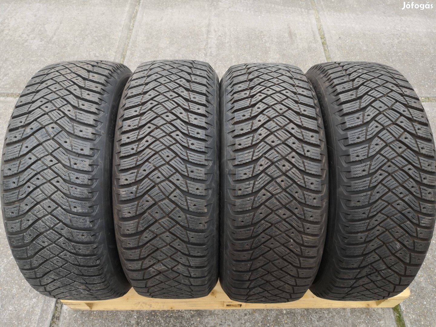 225/60R16 újszerű Goodyear Ultragrip téli gumi