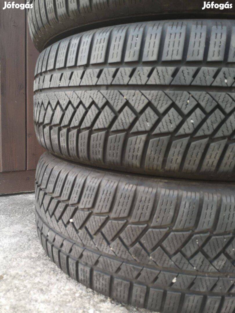 225/60R17 Continental téligumik