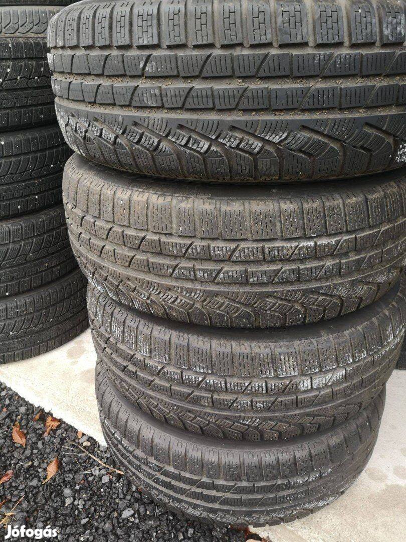 225/60R17 Kiárusítás 60e/4db Pirelli téligumi