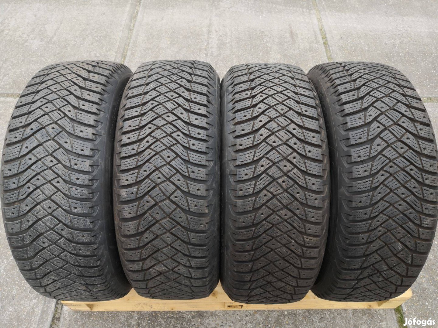 225/60R17 újszerű Goodyear Ultragrip téligumi