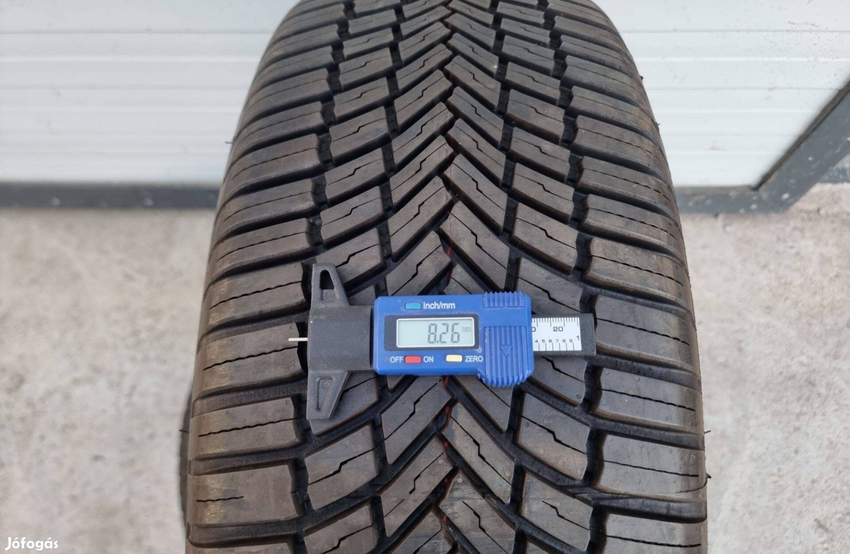 225/60R18 Bridgestone 4évszakos gumi 2db újszerű állapotban eladó!