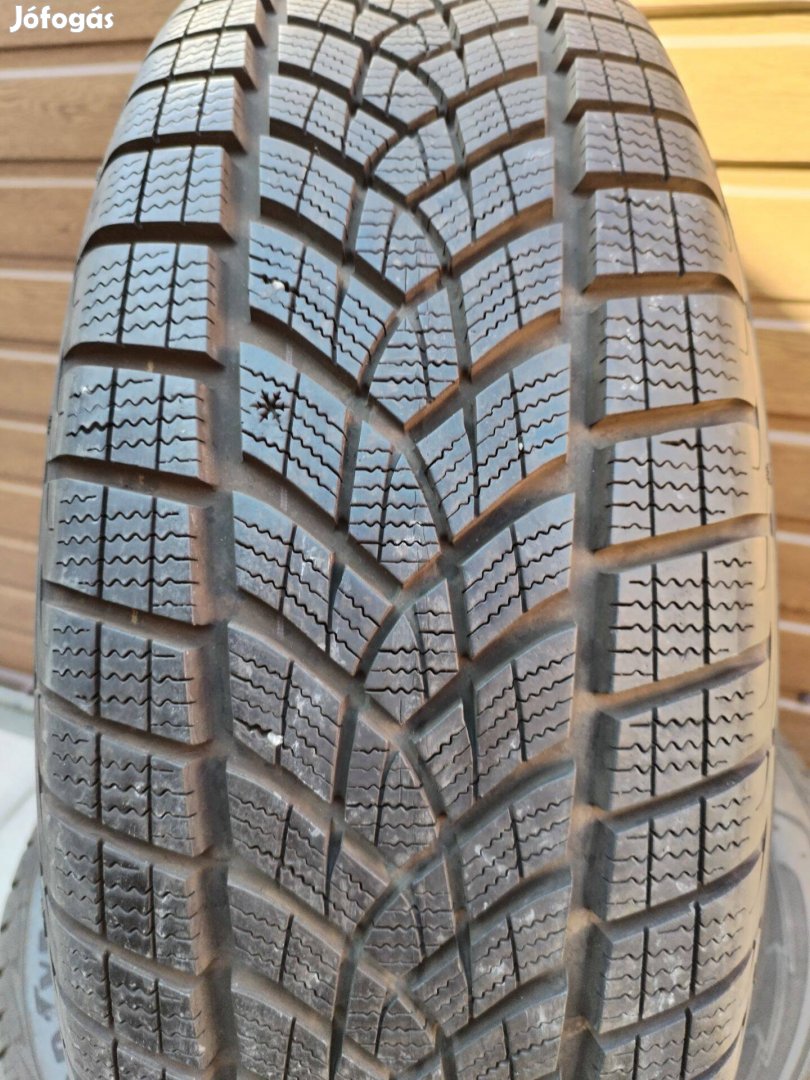225 60 18 goodyear 225/60 R 18 téli gumi garnitura újszerű
