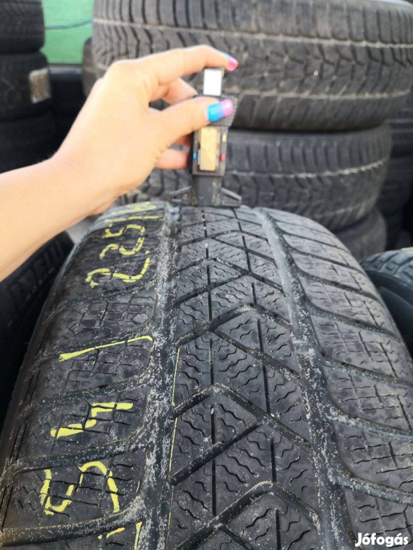 225/60 R17 Pirelli téli gumi 20000ft a 4db/154/