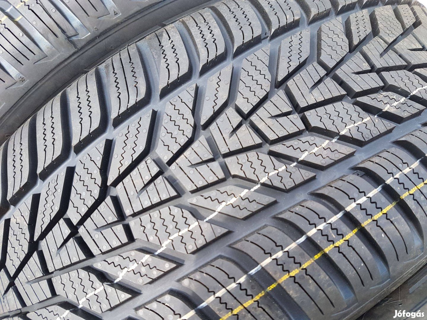 225/60 R18 új téli gumi 4db Hankook DOT2024