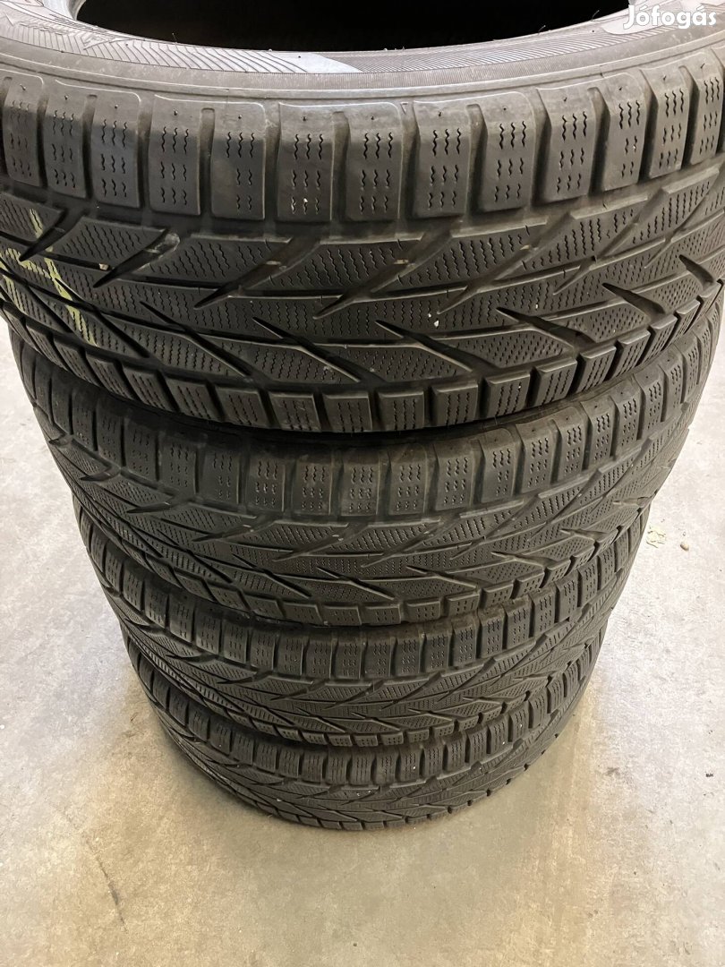 225/60 R 17 téligumi 