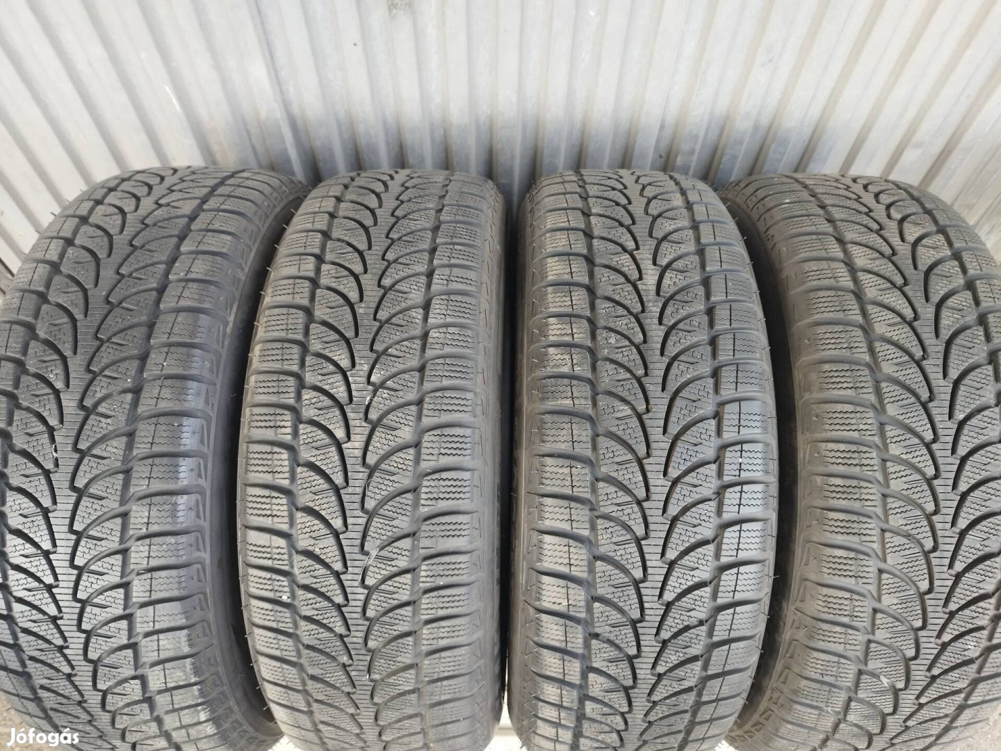 225 60 r18 Bridgestone Blizzak téligumi garnitúra 