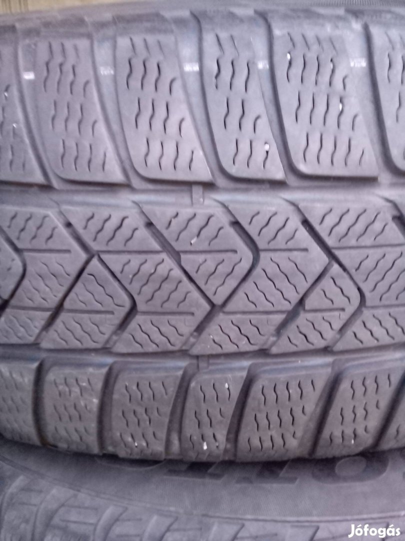 225/60r18 Pirelli téli gumik