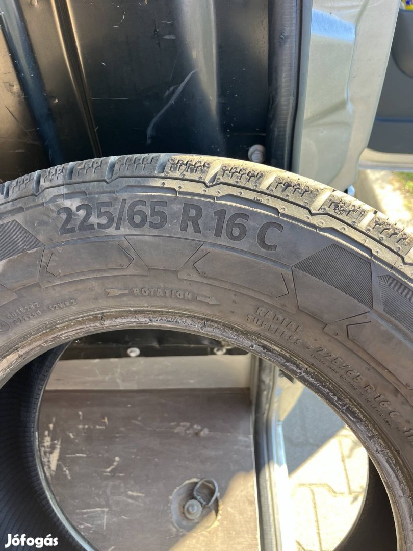 225/65R16C téligumi