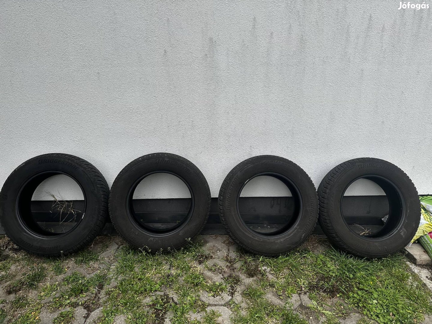 225/65R16 Téli Brigestone