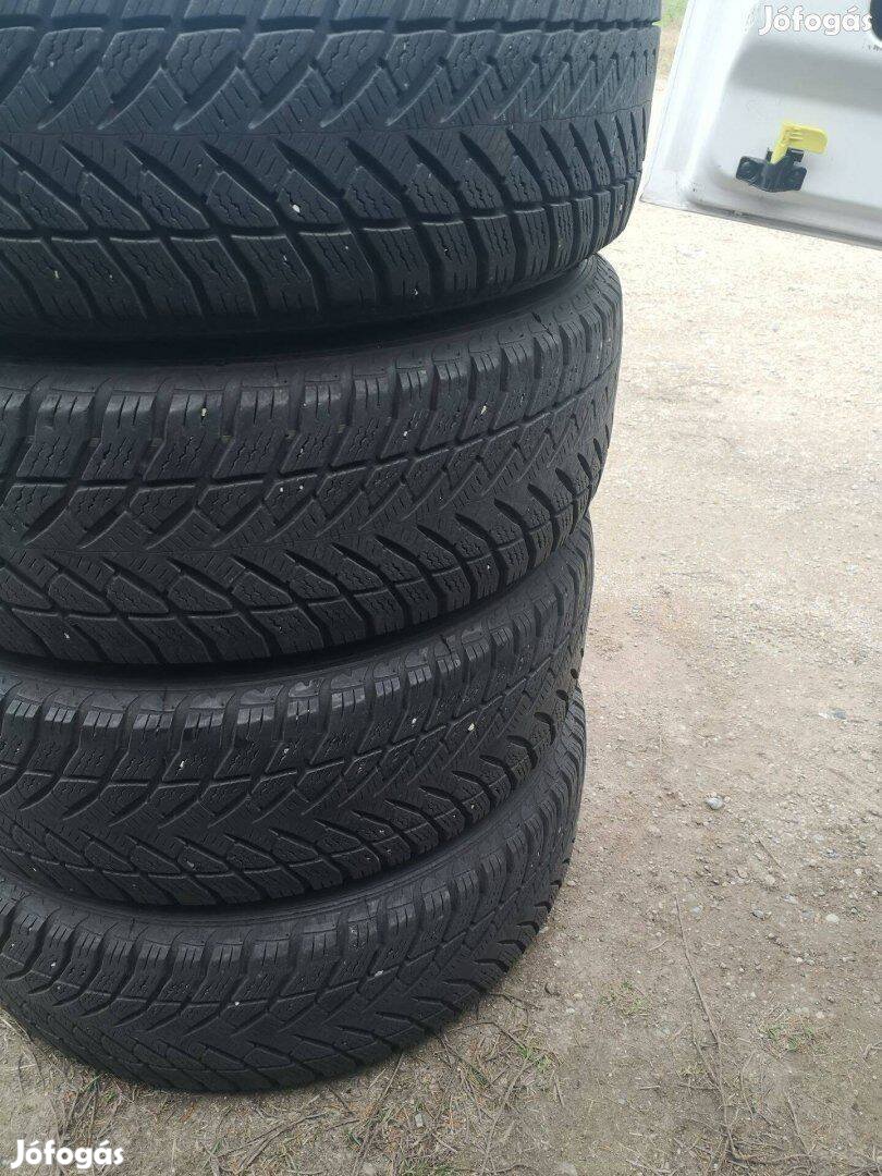 225/65R17 Goodyear téligumik