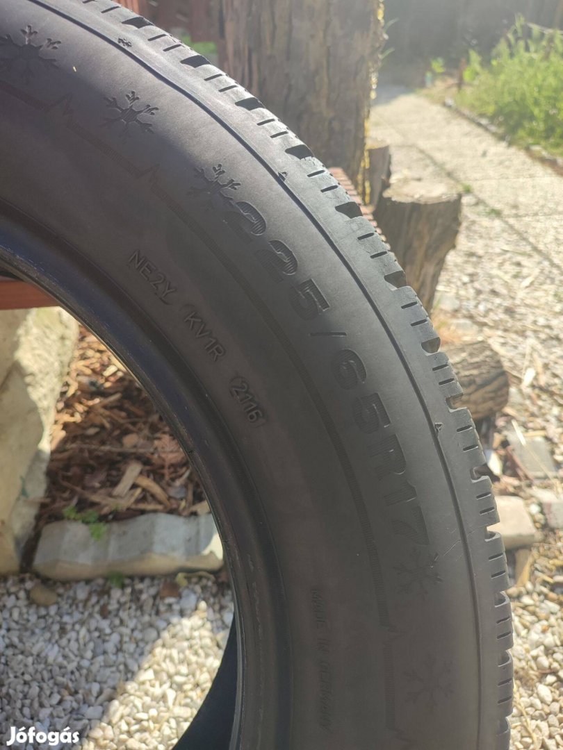 225/65R17 es Dunlop téligumi