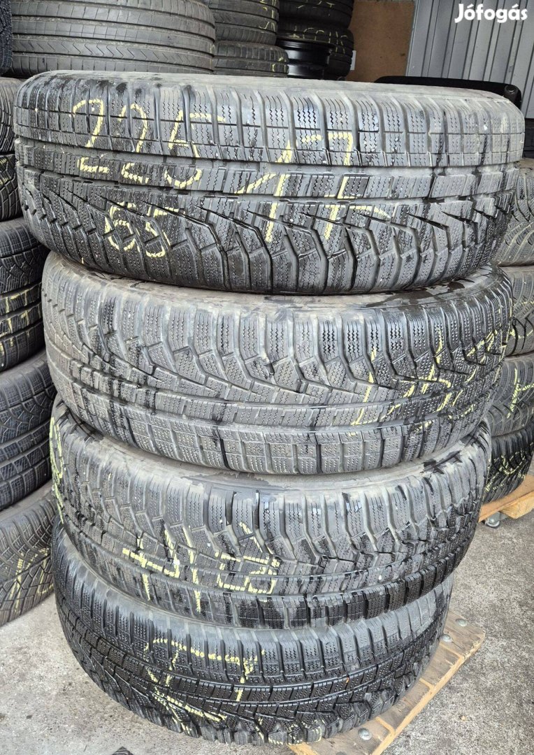 225/65-17 Hankook téligumi