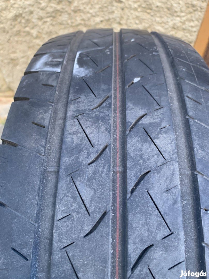 225/65 R16 C Kisteherautó nyárigumi