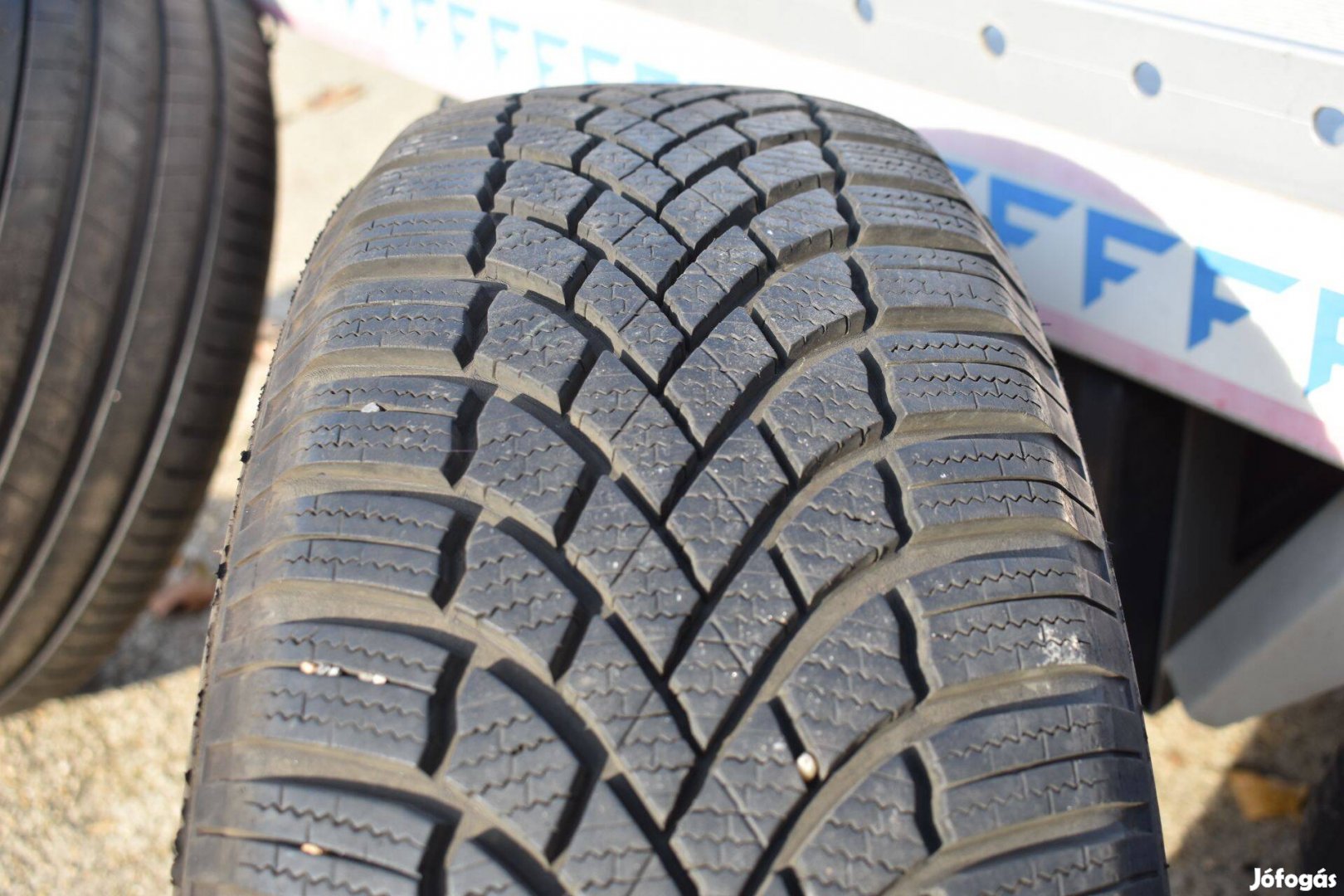 225/65 R17 Bridgestone Bizzak LM005 téli 6mm 2db