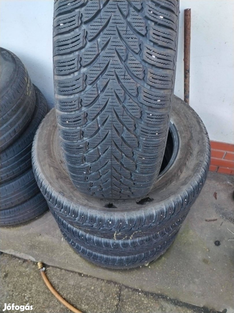 225/65 R17 Nokian Suv Wr4