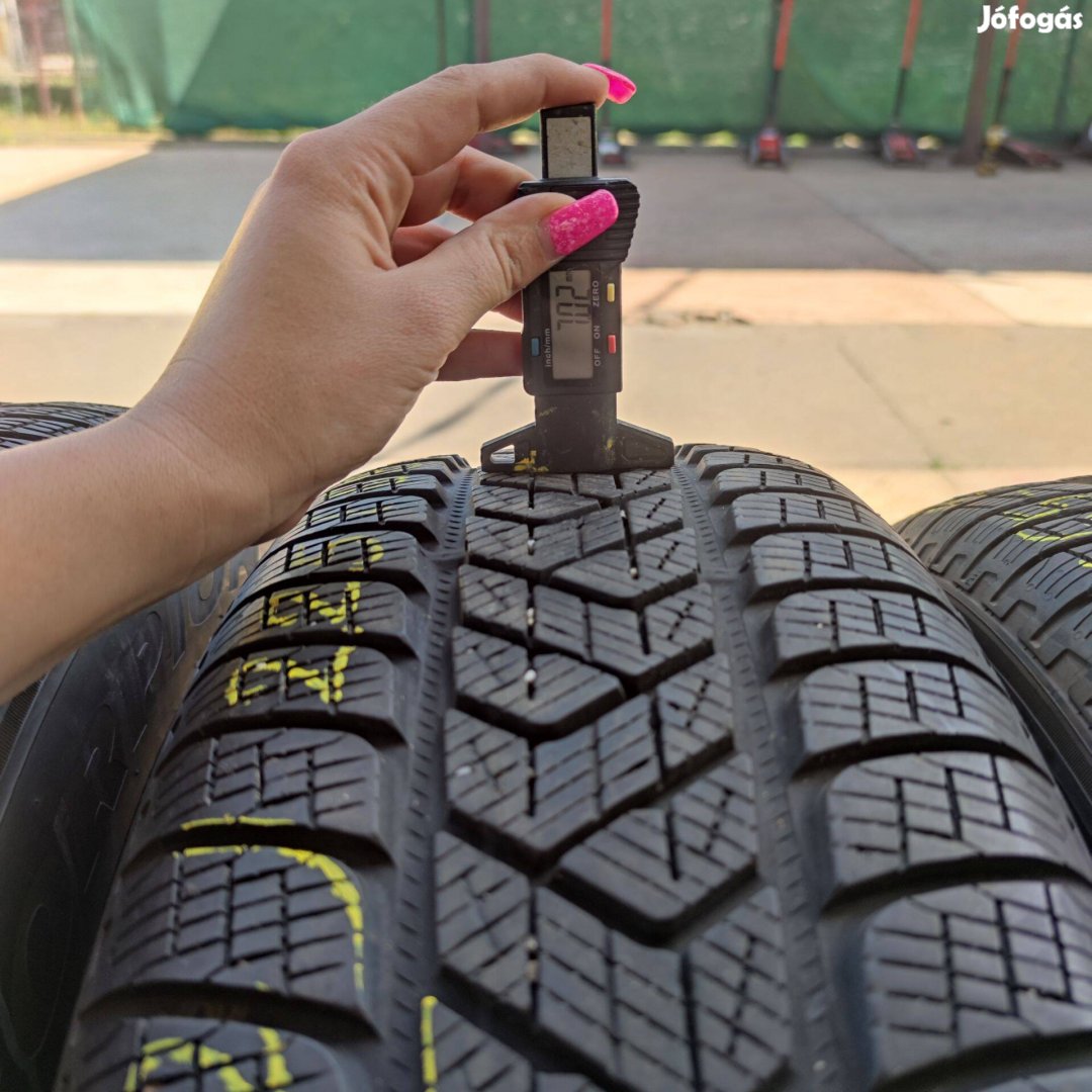 225/65 R17 Pirelli téli gumi 20000ft a 4db/152/