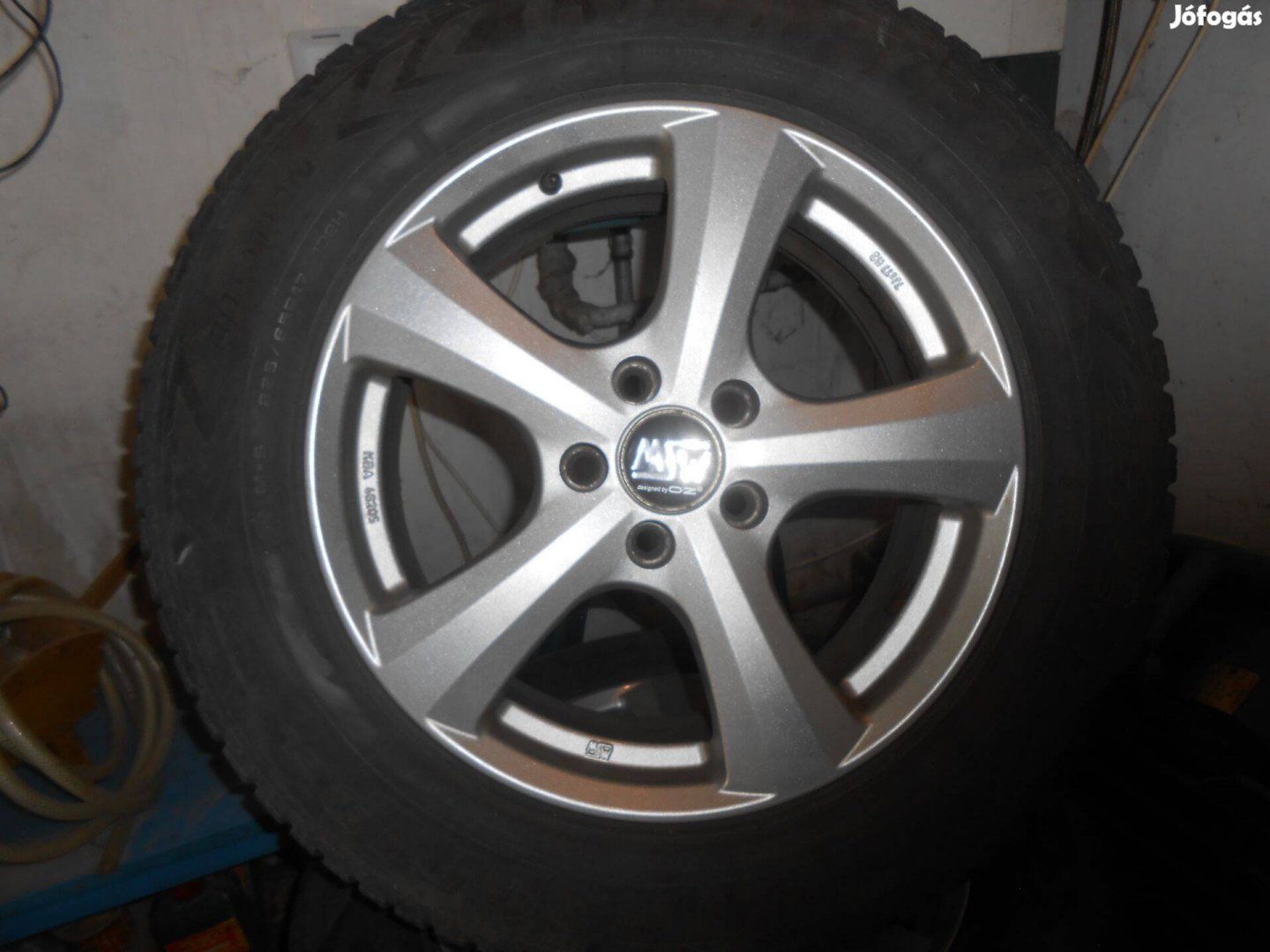 225/65 R 17-es, Goodyear márkájú téligumi garnitúra alufelnin