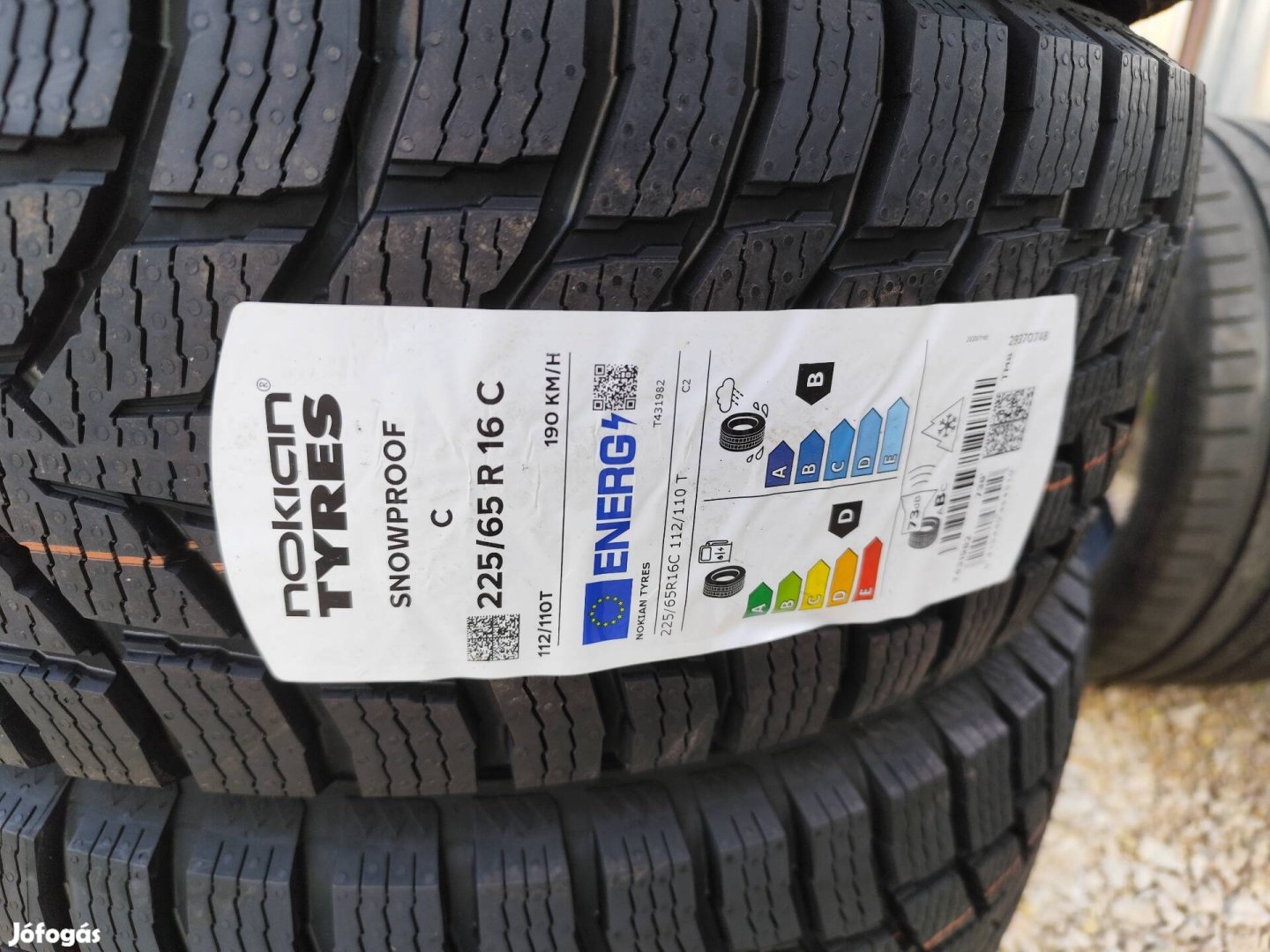 225/65 r16c  Nokian téligumi 