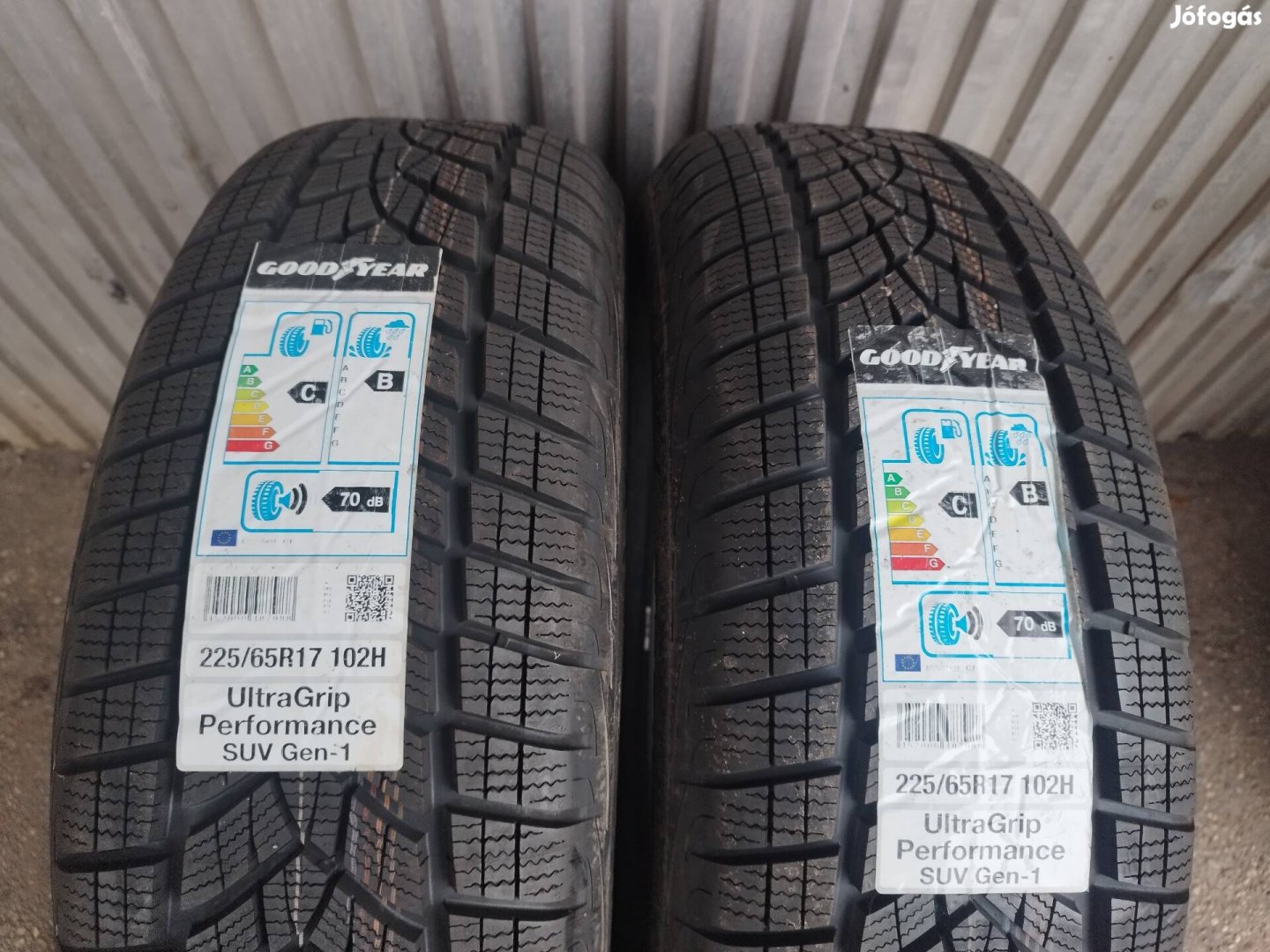 225 65 r17 új Goodyear Ultragrip Performance téligumi 2db