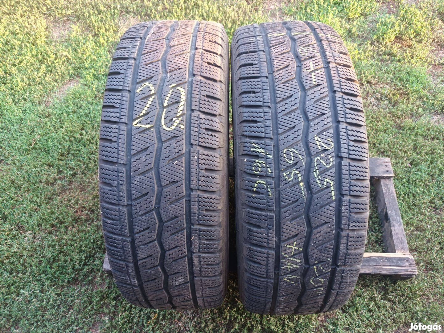 225/65r16C Hankook kisteher téligumi 2db szép