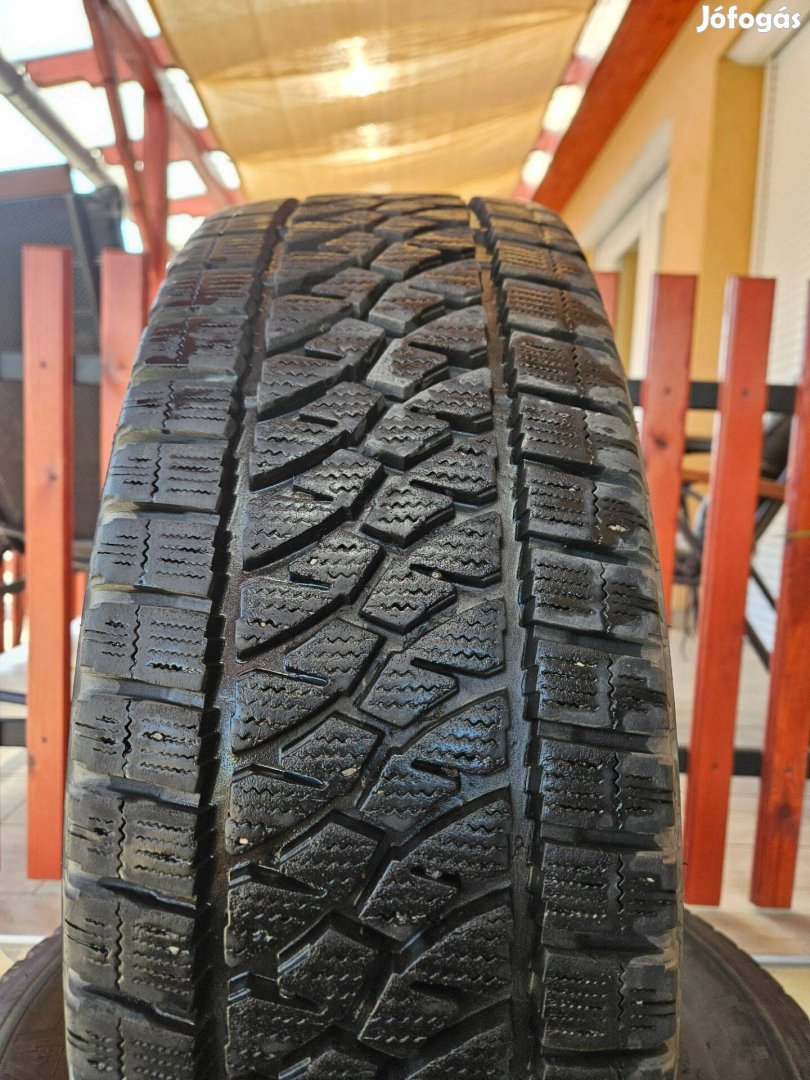 225/70R15C Téli gumi