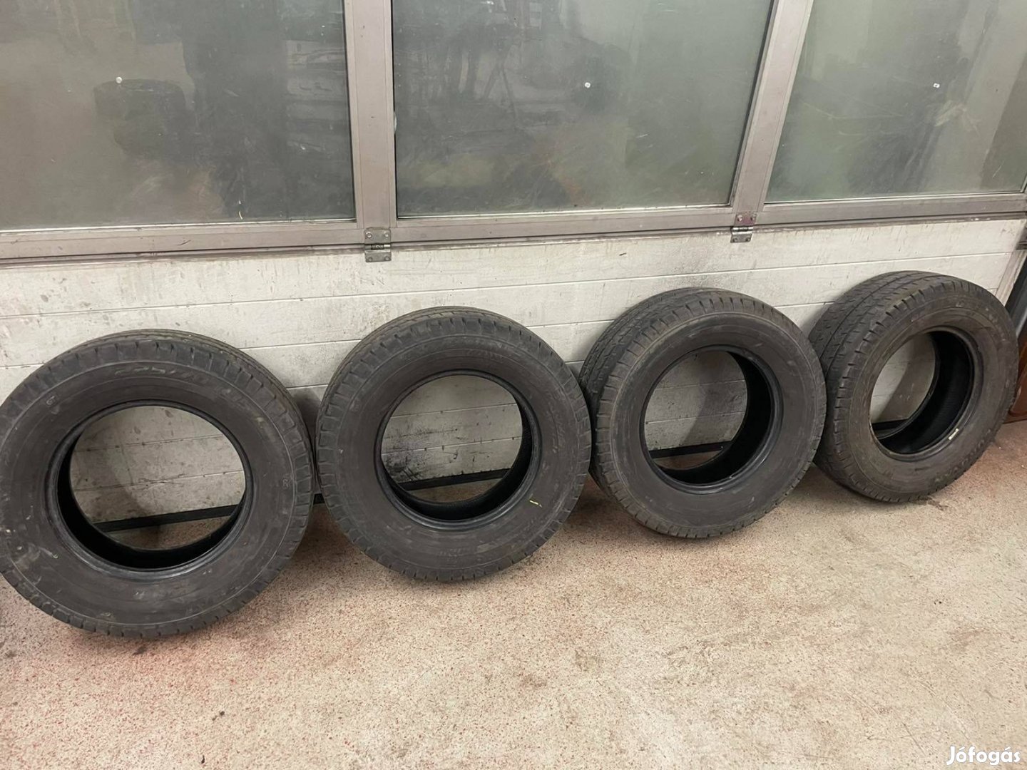 225/70r15C 15 C kistehergumi gumi Sprinter Elad