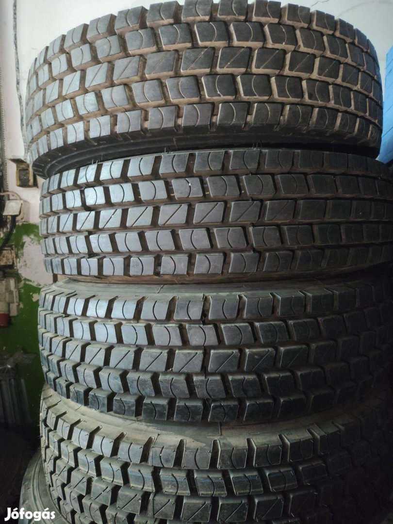 225/75 R17.5 újszerű húzó teherautógumik