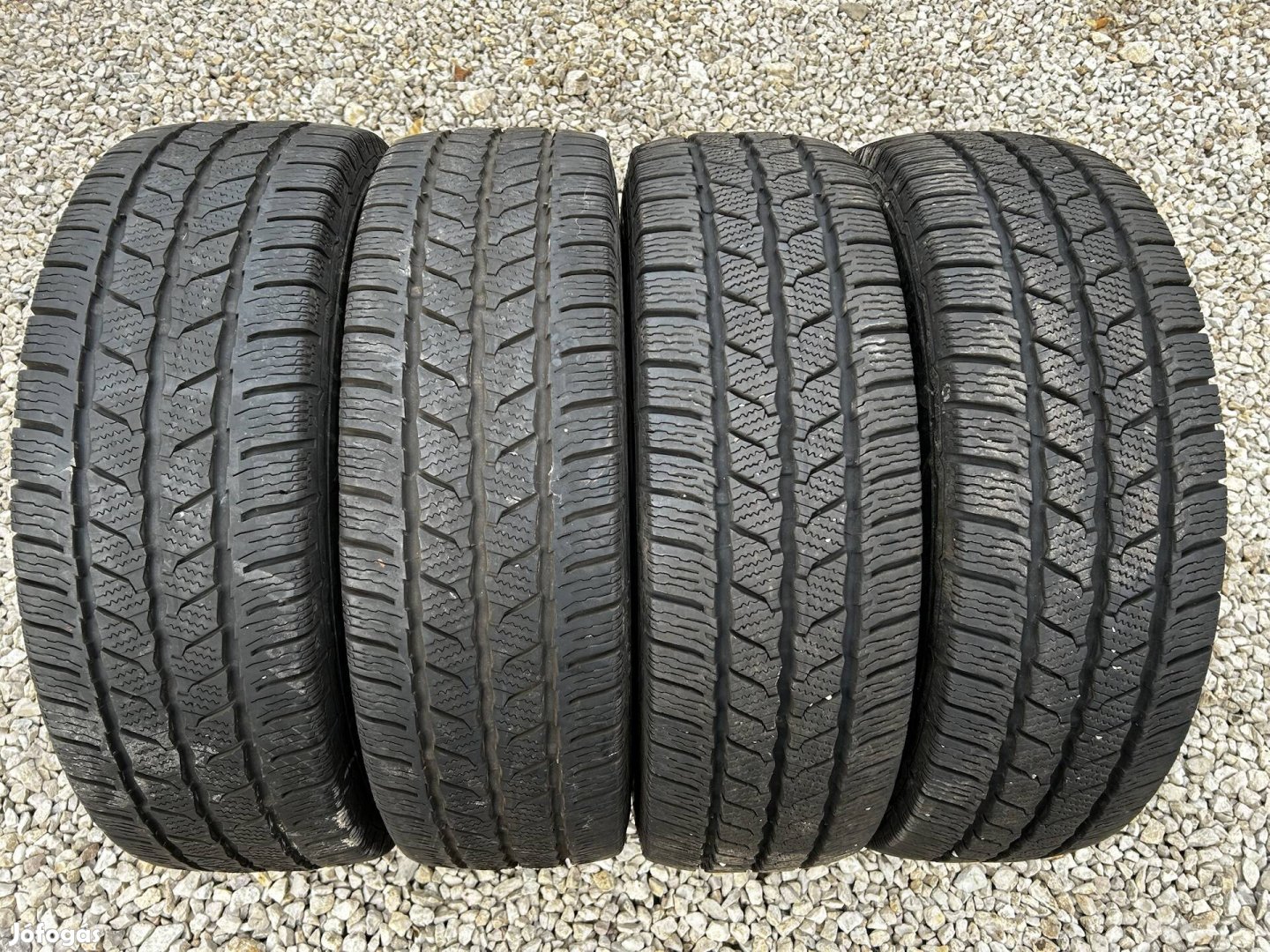 225/75r16 c kisteher Continental