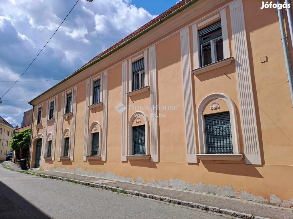 227 nm-es lakás eladó Pécs
