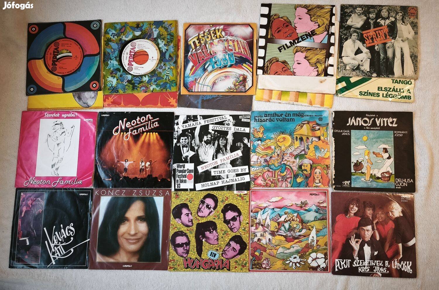 22 db EXVG állapotú magyar vinylbakelit kislemez