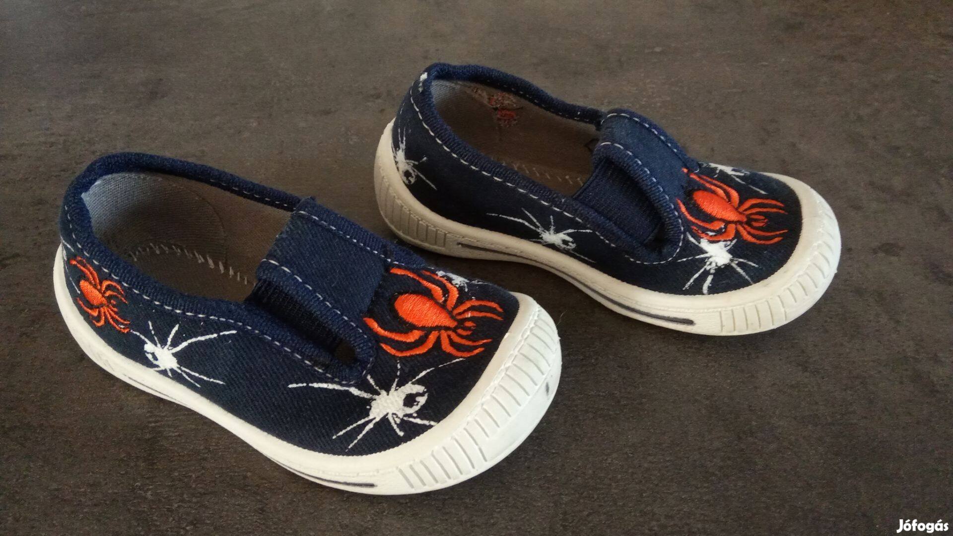 22-es babacipő, bébicipő, vászoncipő, váltócipő