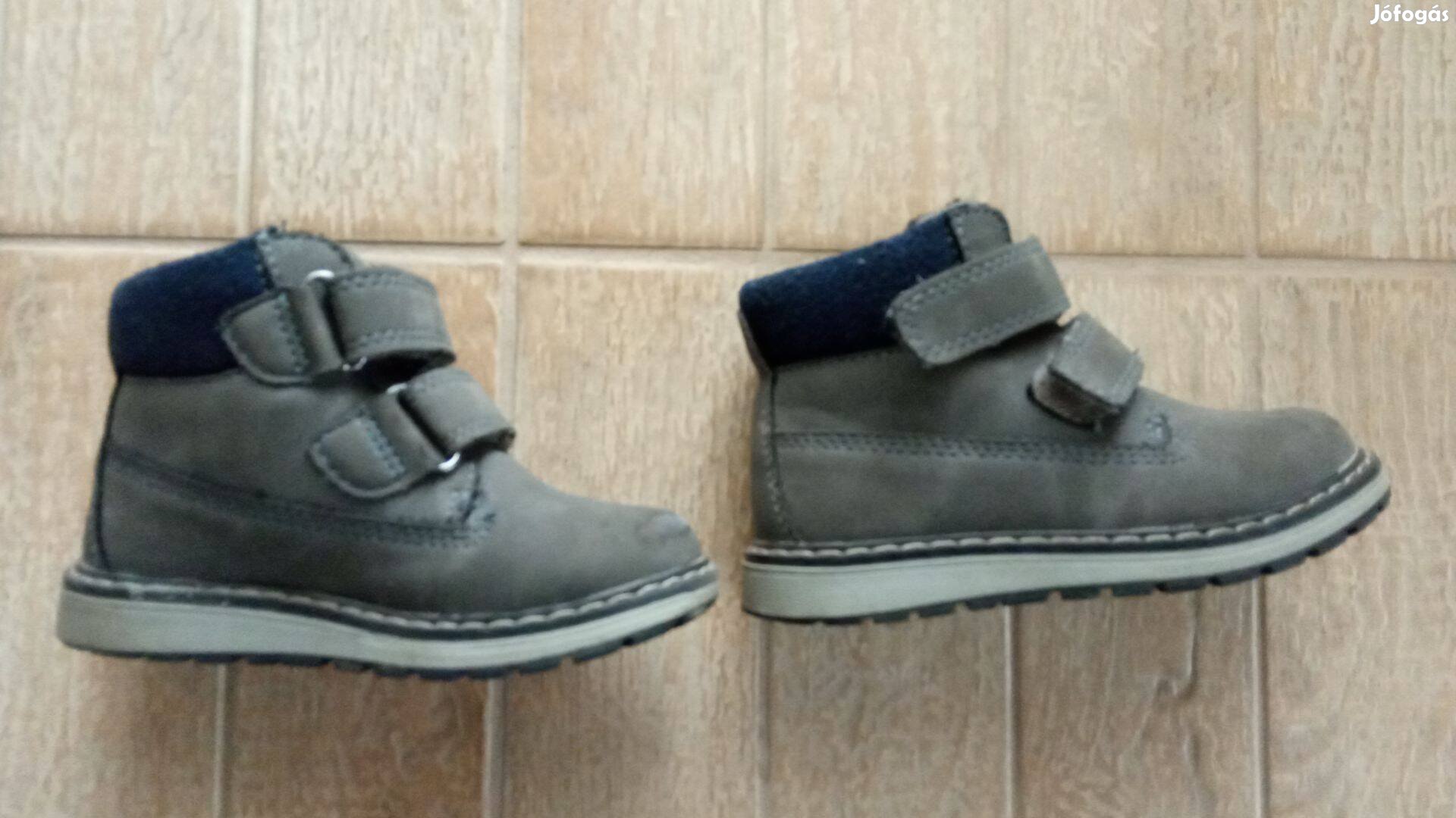 22-es téli bakancs, bélelt magas szárú cipő