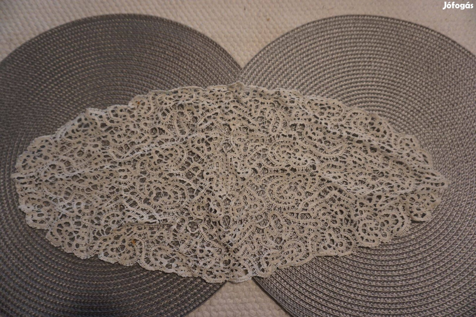 22x48 cm.-es ellipszis alakú csipke alátét terítő eladó