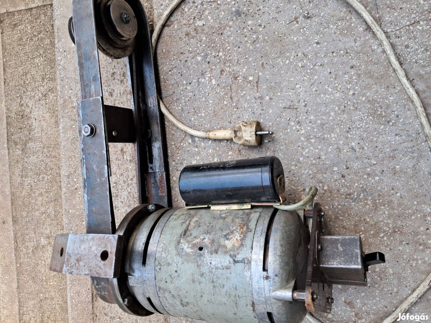 230 V 400 W motor szíjhajtással, olcsón ingyen szállítással