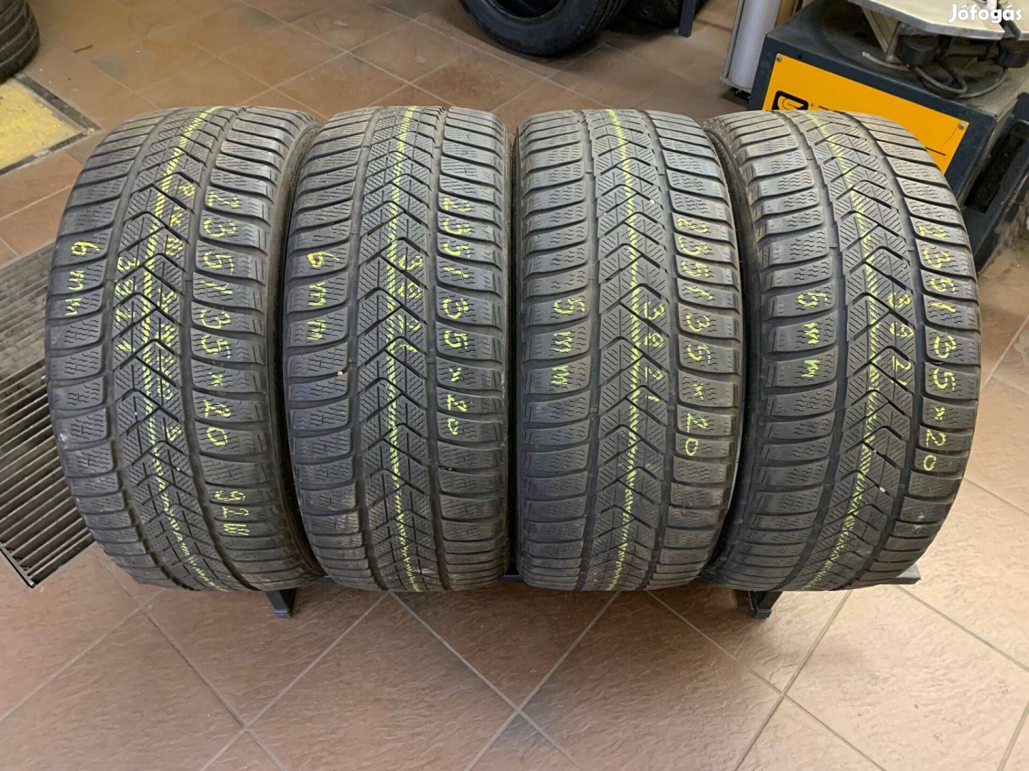 235/35R20 235 35 20 235/35x20 Pirelli téli gumi eladó