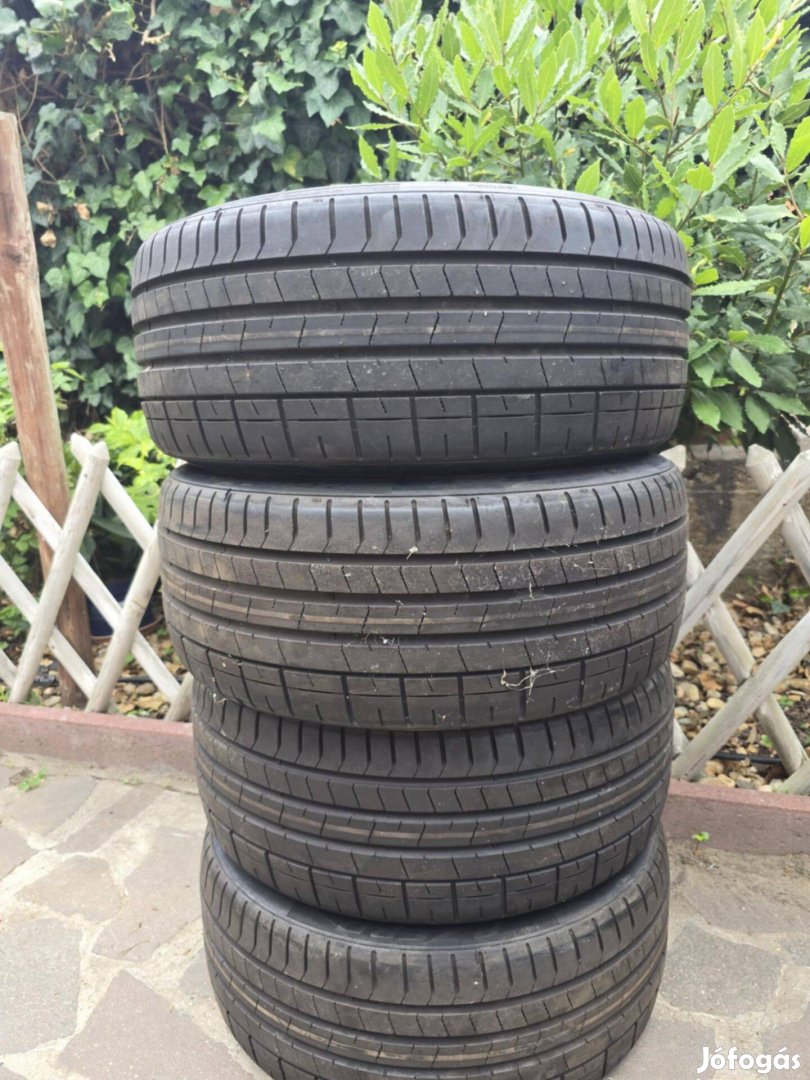 235/35 19 Pirelli Pzero Nyári gumi