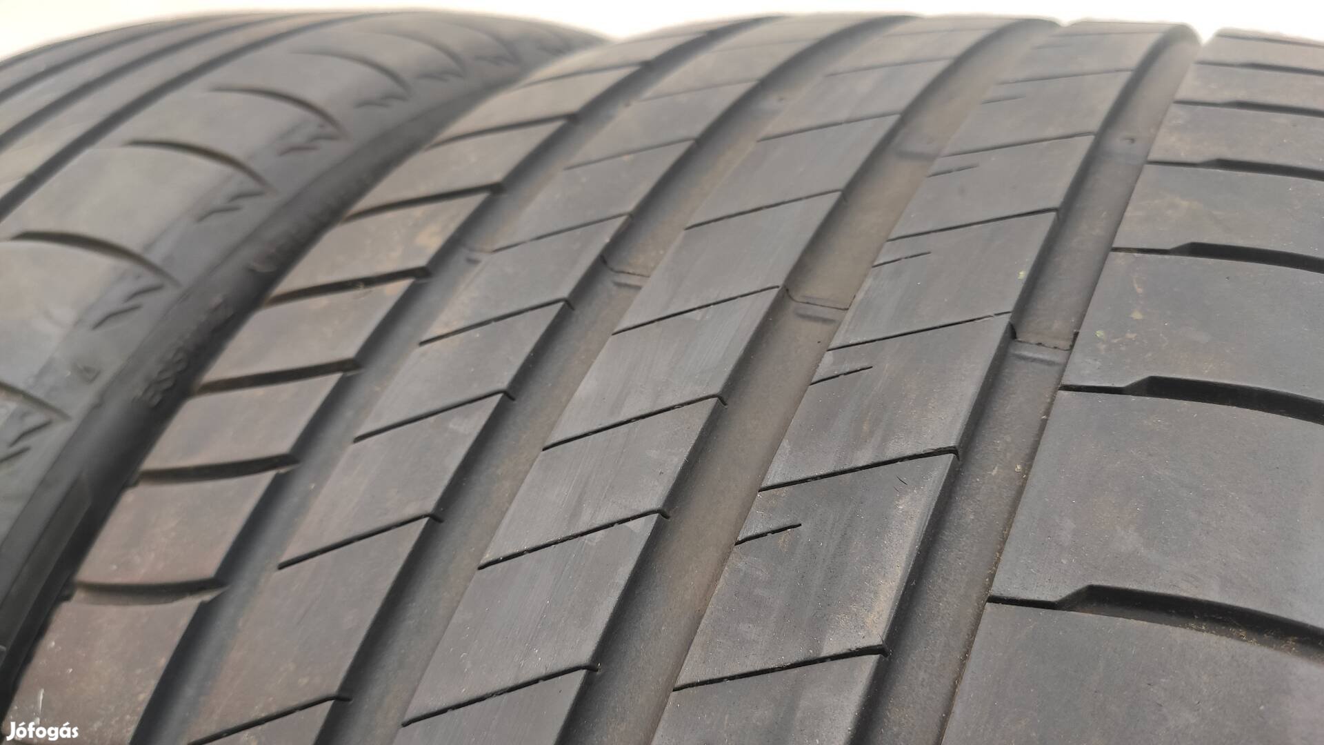 235/35 19  235/35R19 235/35 R19 'uj mar