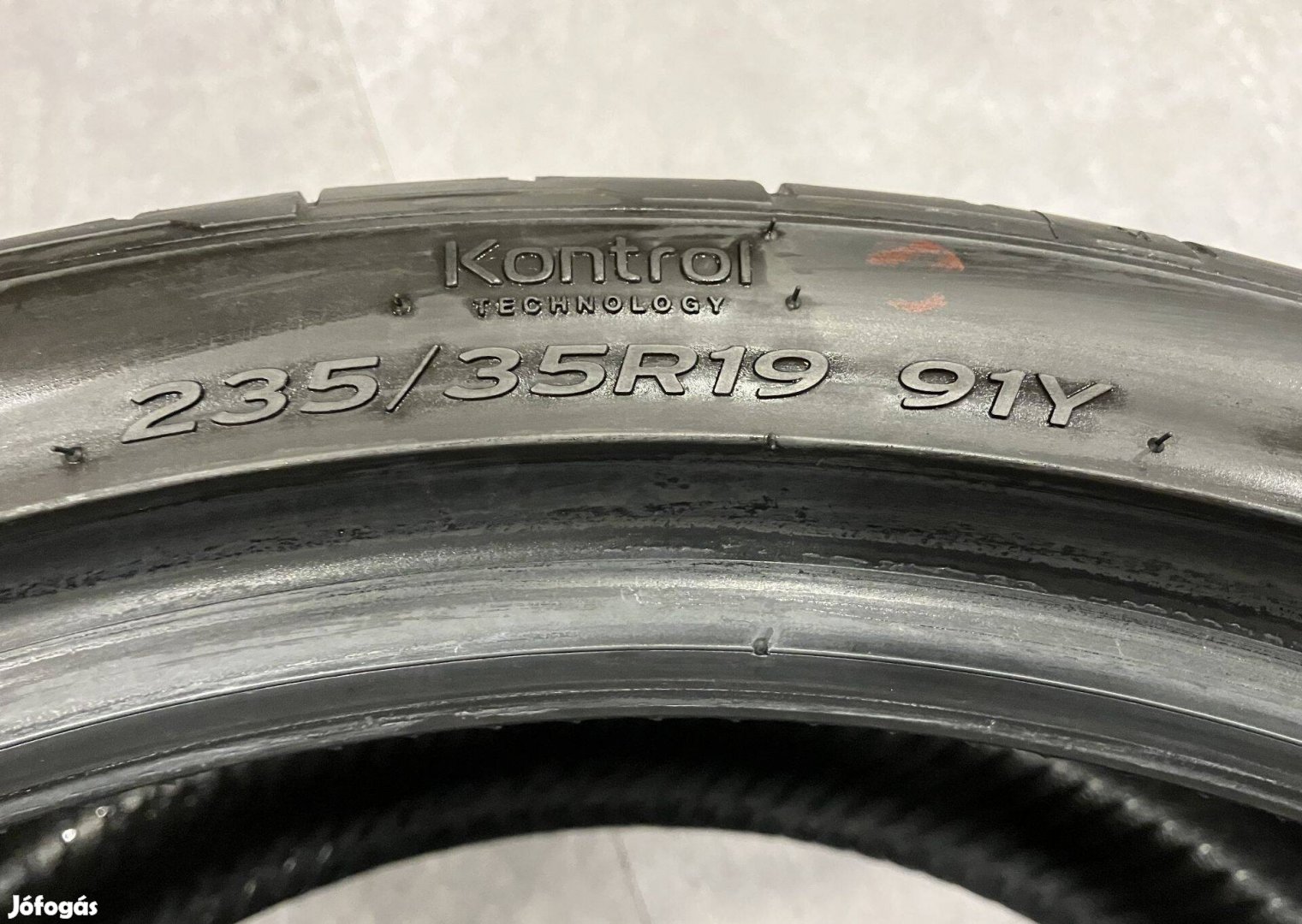 235/35 R19 91Y Hankook nyári gumi szett, 1000 km-t futott