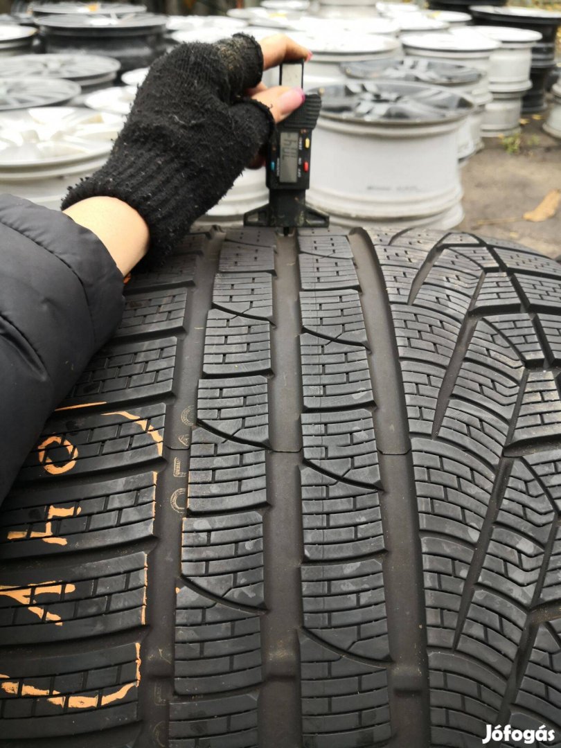 235/35 R19 és 295/30 R19 Pirelli téli gumi 50000ft a 4db /140/