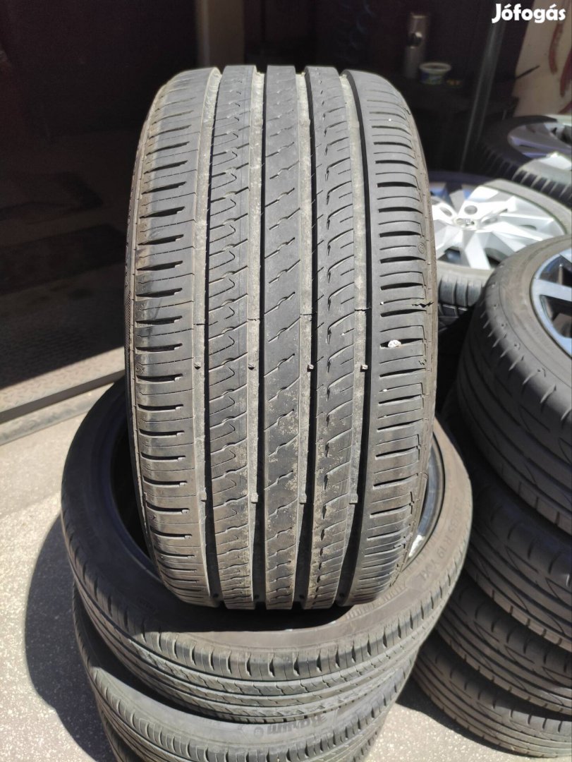 235/35r19 Barum újszerű 89eft/4db