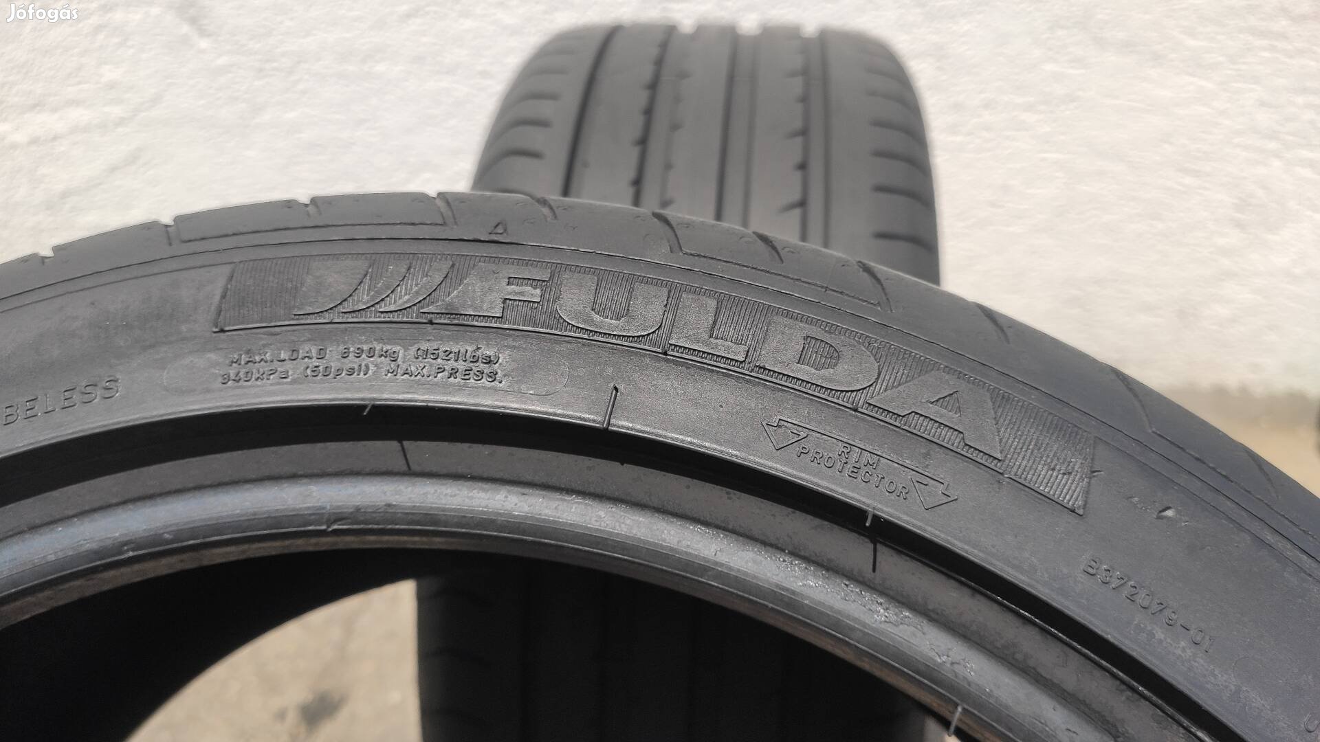 235/40R18 235/40 R18 235/40 18 235/40/18