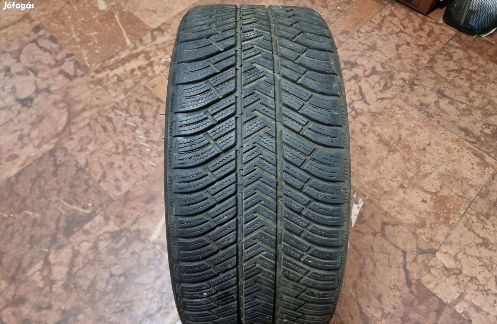 235/40R19 Michelin téli gumi 1 db eladó!