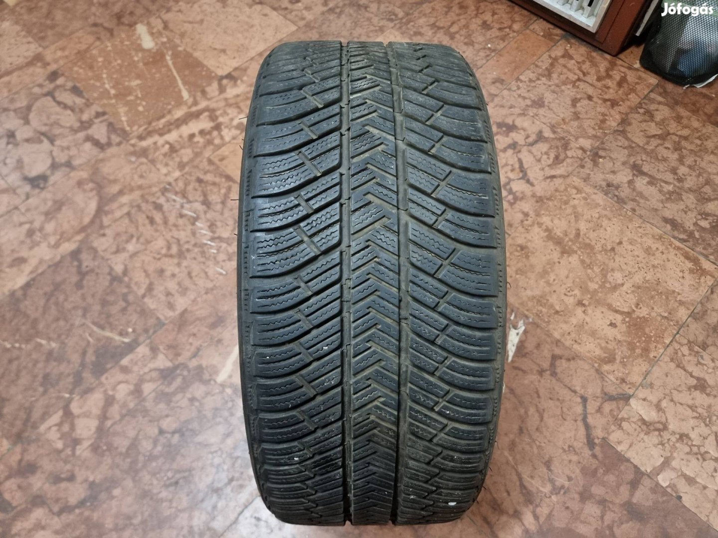 235/40R19 Michelin téli gumi 1 db eladó!