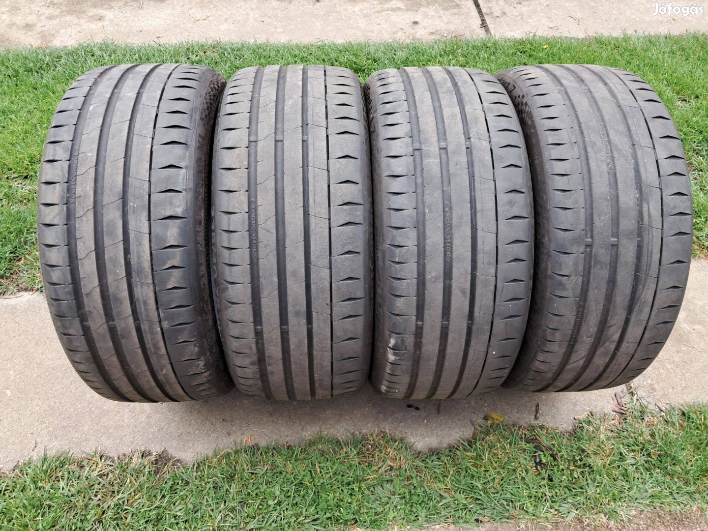 235/40R19 Nyári gumi